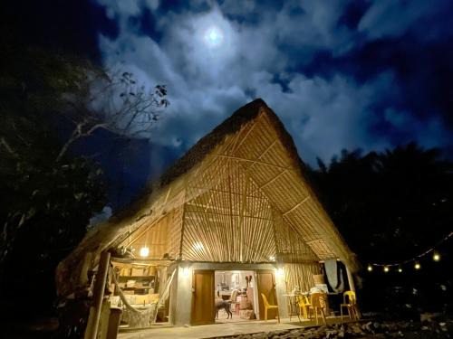 Gubat Casa | Baia Nest BUGIW Self-Service Cottage by the Road and Near the Beach, Pet Friendly with a Fee