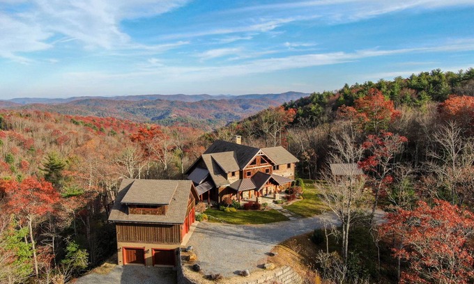 Apple Ridge Casa | Bailey's Creek Lodge - Stunning views, outdoor kitchen, fire pit!