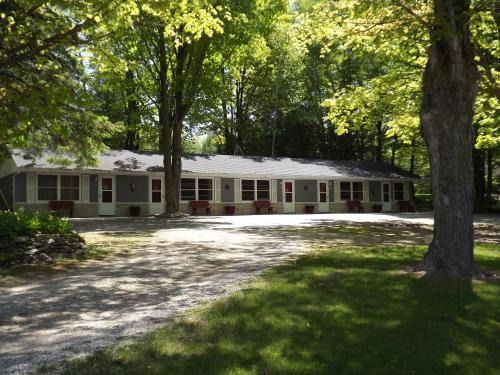 Baileys Harbor Hotel | Baileys Sunset Motel