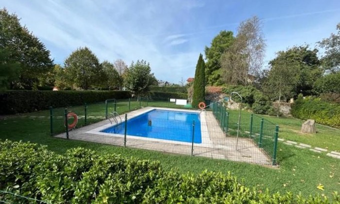 Galizano Apartamento | Bajo con Jardin y Piscina!