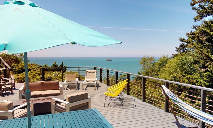 Trinidad Casa | Baker Beach House - NEW LOWER RATE & GREAT VALUE w/ Hot Tub and ocean views!
