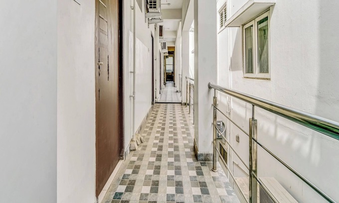 Coimbatore Cabina | Balaji Castle