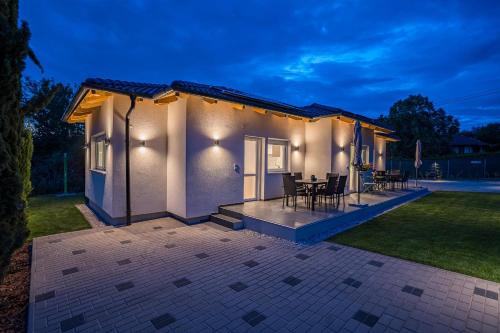 Siofok-Szabadifurdo Apartamento | Balatonic Grape apartmanház