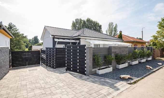 Siofok-Szabadifurdo Apartamento | Balatonic Lemon apartmanház