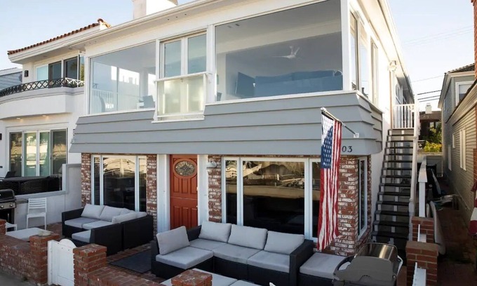 Corona del Mar Casa | BALBOA ISLAND 7 BEDROOMS SLEEPS 14