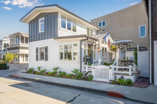 Balboa Island Casa | Balboa Island Gem with Patio & Beach Essentials