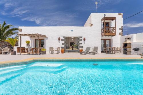 Tiagua Apartamento | Balcón Botánico - Shared Pool - Central Island Location - 10 mins drive to Famara and La Santa