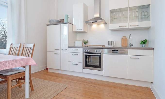 Eutin Apartamento | Balcony apartment with communal garden in the Villa Eck in Eutin