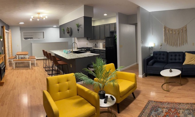 South Hill Casa | Balcony Apartments overlooking South Hill