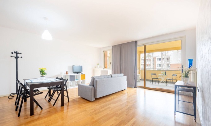 San Leonardo Apartamento | Balcony Bliss: Elegant Parma Residency