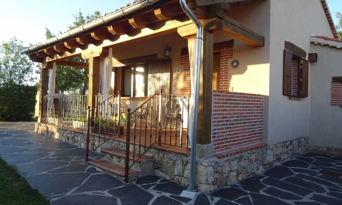 Losana de Piron Cabaña | Balcón de Nut II: jardín privado de 600 m2, wifi, barbacoa, chimenea, mascotas.