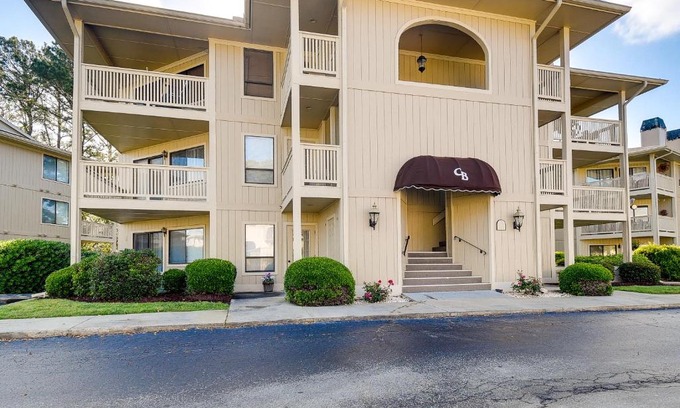 Little River Apartamento | Balcony, Pool and Hot Tub Little River Condo!
