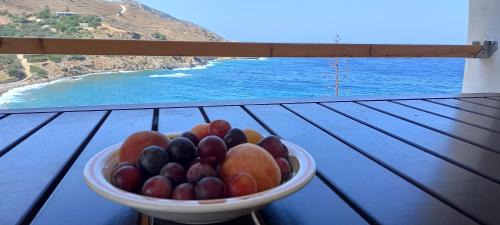 Apollonas Apartamento | Balcony to Aegeon 1