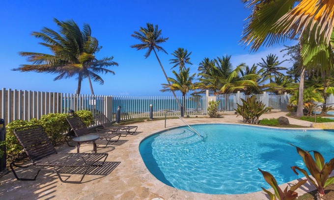 Herreras Apartamento | Balcony With Views | Beachfront | Nice Pool
