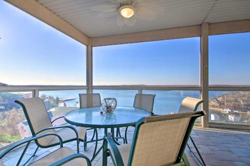 Lake Ozark Apartamento | Balcony with Water Views Lake Ozark Retreat!