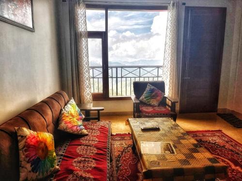 Shimla Apartamento | Baldeyan Breeze 2BHK Family Apartments with Balcony View
