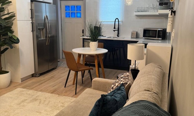 Baldwin Apartamento | Baldwin's Bijou Studio Apartment w/a/c, queen bed