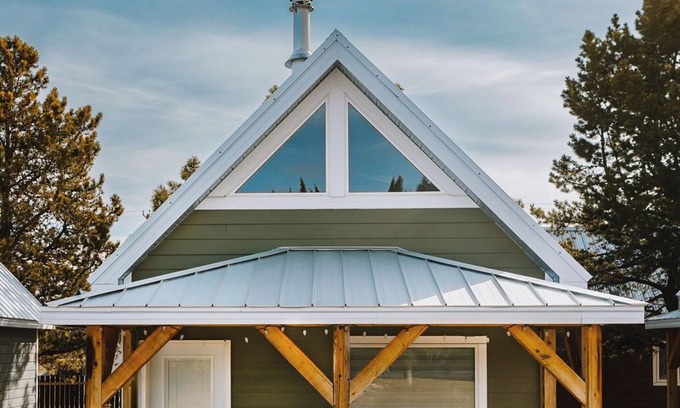Nordegg Apartamento | Baldy- Modern tiny home in historic Nordegg