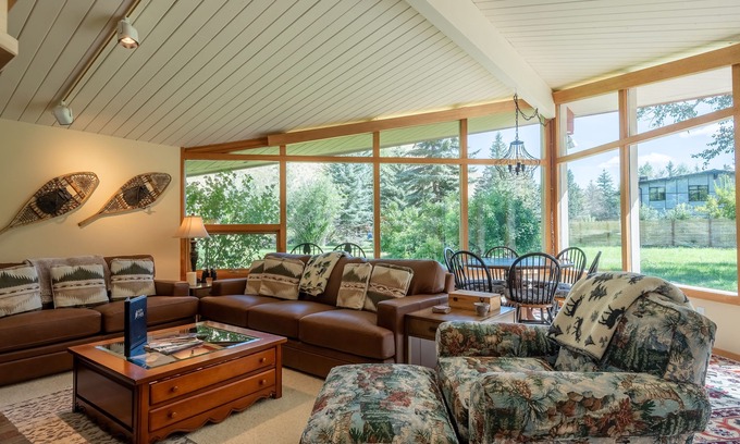 Warm Springs Casa | Baldy View Home - Sunny Home with Mountain Views & Large Private Yard.