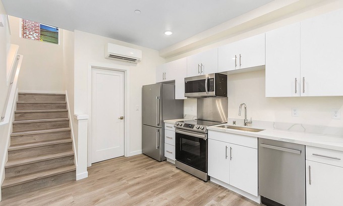 Capitol Hill Casa | Balerion's Shadowed Suite
