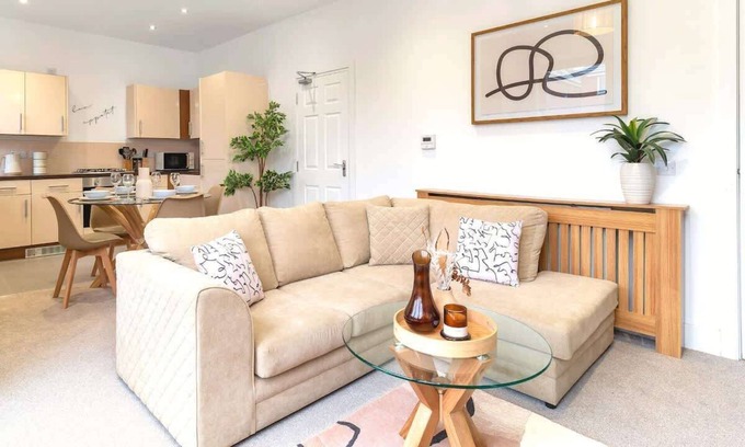 Stoke-on-Trent Casa | Balfour House Summary