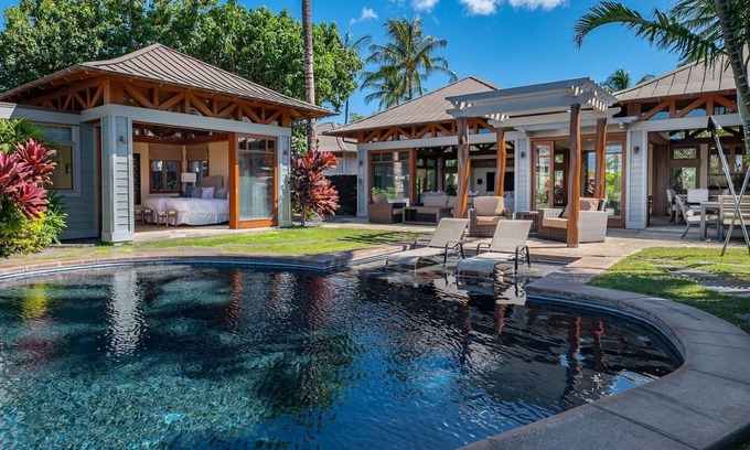 Kamuela Casa | Balinese-style home in Pauoa Beach Hawaii