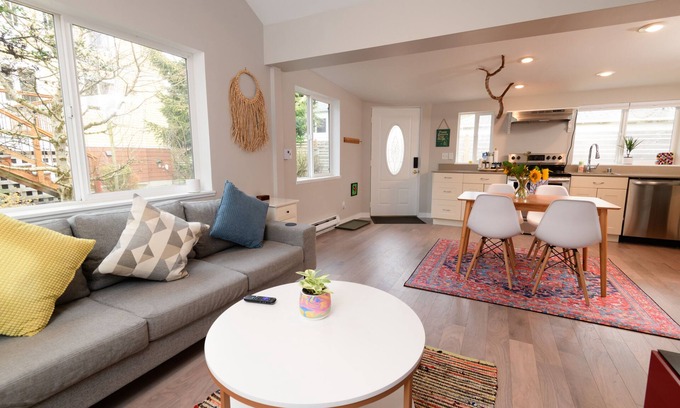 Loyal Heights Cabaña | Ballard - Sunset Hill Guest House