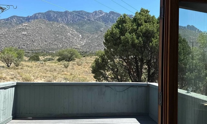 Sandia Heights South Casa | Balloon Fiesta Lair 3 Bedroom recently renovated Townhome.