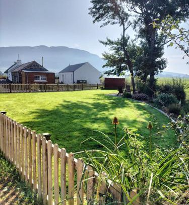 Limavady Casa | Ballymultimber Cottages - mountain views near beach