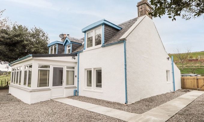 Strathpeffer Cabaña | BALNAIRD FARMHOUSE, family friendly, with a garden in Strathpeffer