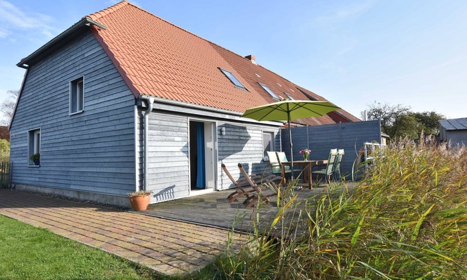 Ribnitz-Damgarten Apartamento | Baltic Sea country house with south-facing terrace and pond OFC 07 - Country house with south-facing terrace on the