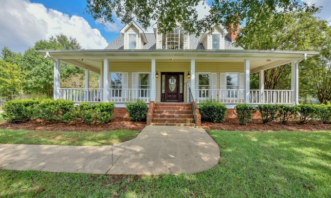 Taylorville Casa | Bama Farmhouse - Beautiful Pool Area!