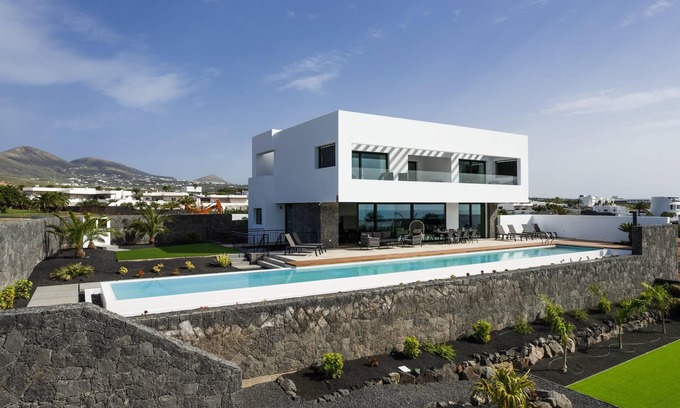 Puerto Calero Villa | Bamanija | Una increíble villa de 5 dormitorios en Puerto Calero