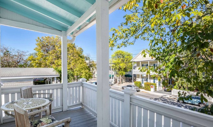 Historic Seaport Apartamento | Banana Split by Brightwild Pool Grill