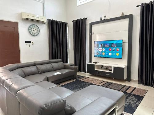 Malacca City Casa | Bandar Melaka Family Bungalow Private Pool BBQ WiFi Netflix