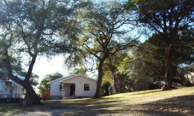 Pipe Creek Casa | Bandera/Pipe Creek House on Medina River-Large Deck with beautiful view