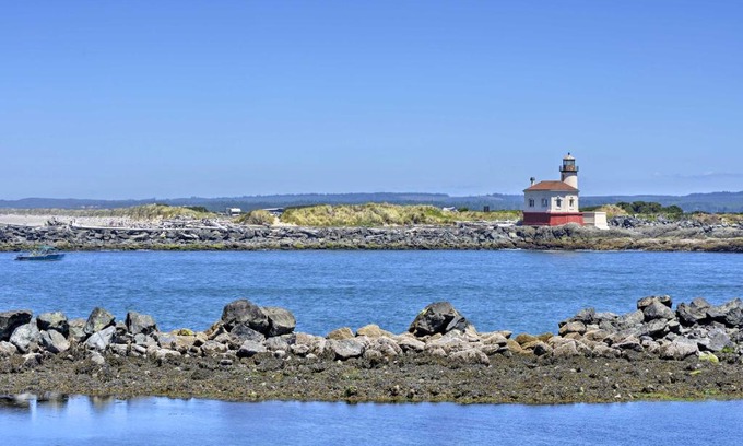 Bandon Casa | Bandon Home with Patio, Steps to South Jetty Park