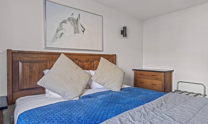 Harvie Heights Casa | Banff Boundary Lodge/2BR 1.5BT/AC/Hot tub