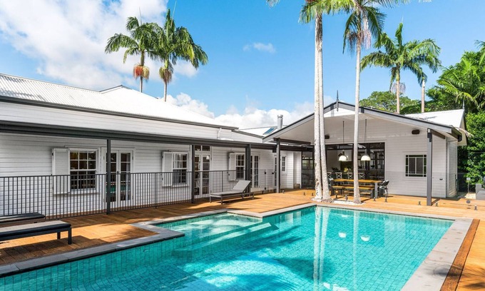 Bangalow Casa | Bangalla Bangalow - a prestigious home nestled within a private compound