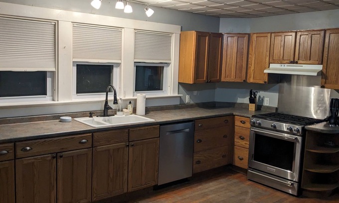Bangor Casa | Bangor home minutes from airport