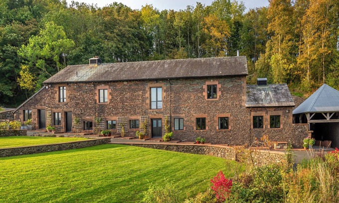 Penrith Casa | BANK BARN, WREAY, family friendly, with open fire in Watermillock