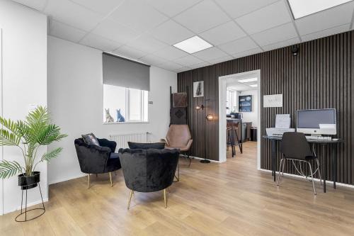 Innri-Njarthvik Casa | Bank Guesthouse by KEF Airport