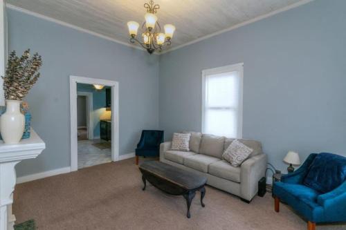 Columbus Casa | Banks of the Chattahoochee Cottage Walk to Dining