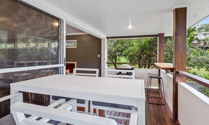 Point Lookout Casa | Banksia Beach House | 3 bed 2.5 Bath | sleeps 6