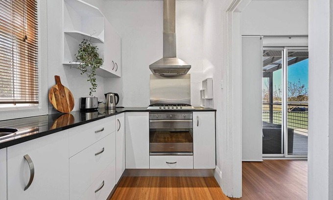 South Bathurst Casa | Bant Cottage - Gorgeous Renovation, Neatly Styled