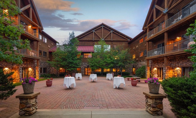 Rothschild Cabina | bantr Grand Hotel Wausau - Rothschild