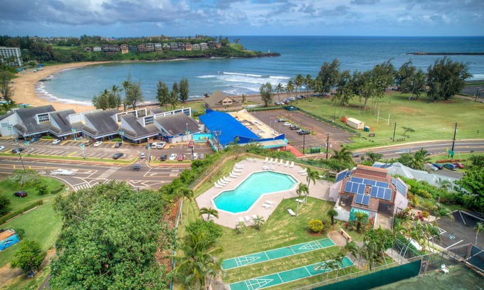 Nawiliwili Condominio | Banyan Harbor #F71, Walk to Beach, Wifi, AC, Pool, Parking, Laundry