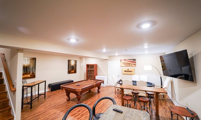 Windsor Park Casa | Bar/Billiards/Lounge/Near Mass