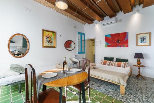 Sant Adria de Besos Apartamento | Barcelona Studios with private kitchen, toilet & shower 20min from the center 5min to the beach