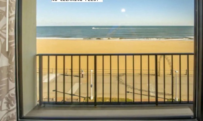 Northeast Virginia Beach Complejo | Barclay Towers Resort Oceanfront Unit with Full Oceanfront Balcony